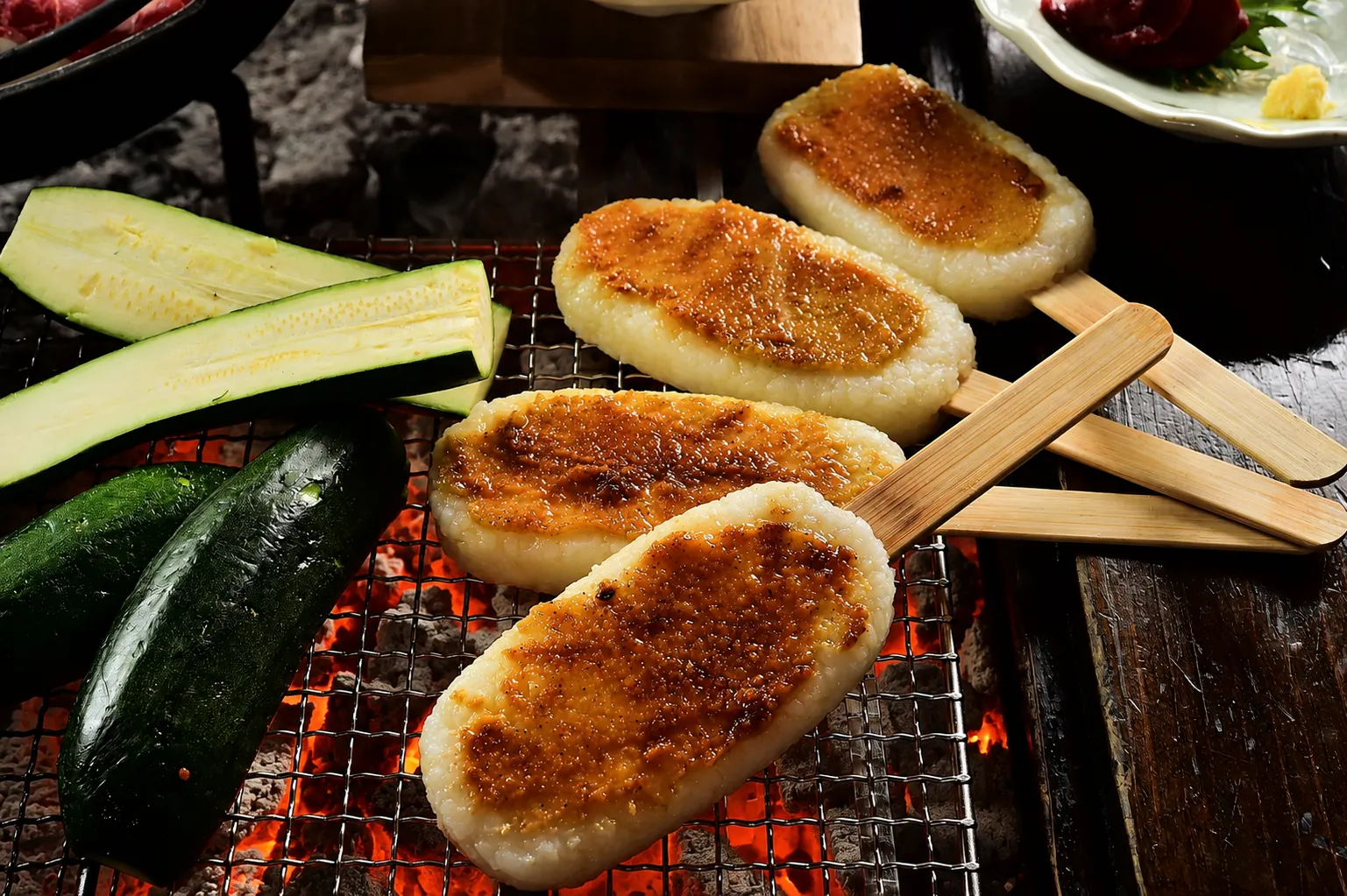 炭火で焼き上げる五平餅